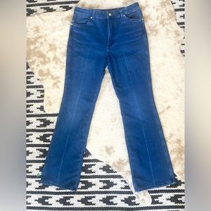 Blue Jeans Classic Style. Wrangler collaboration. Leon Bridges.